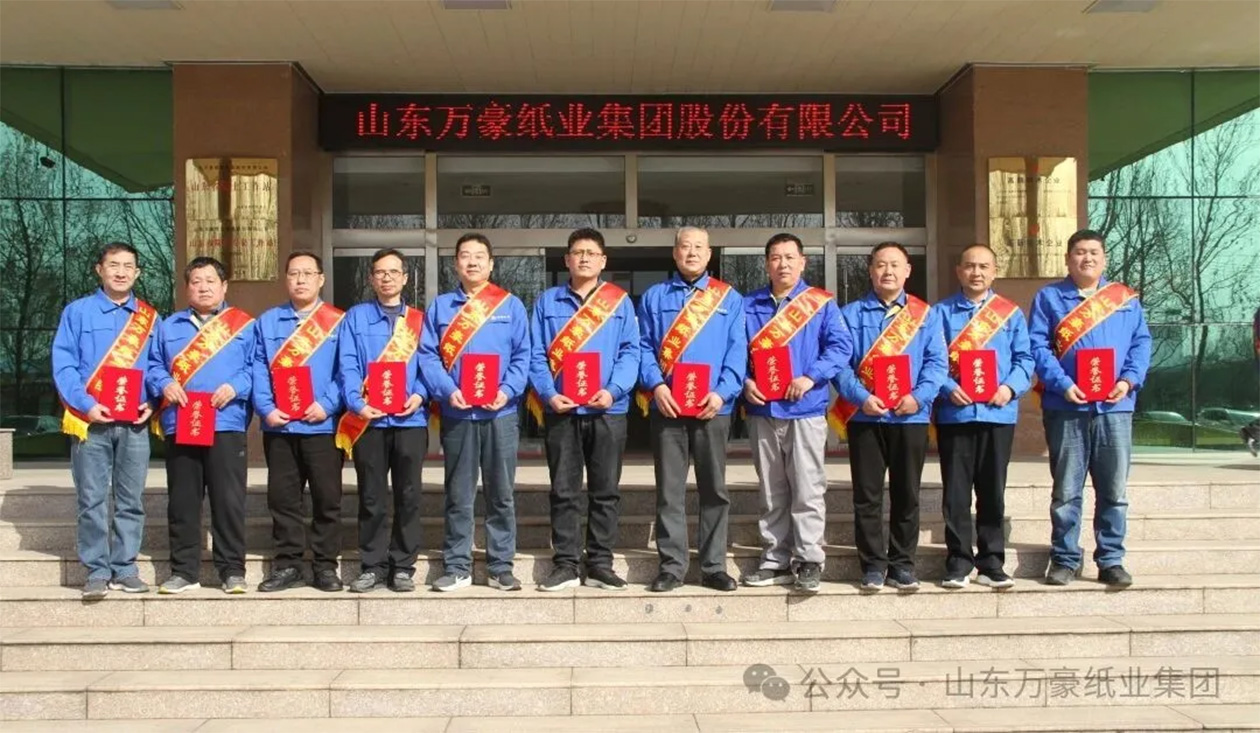 優(yōu)秀黨員.jpg 優(yōu)秀黨員.jpg